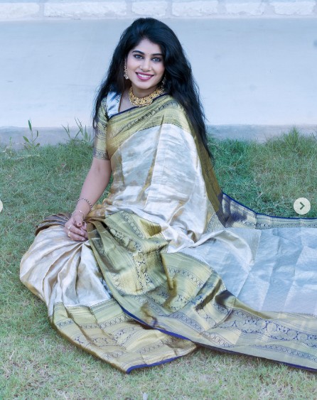 gold saree